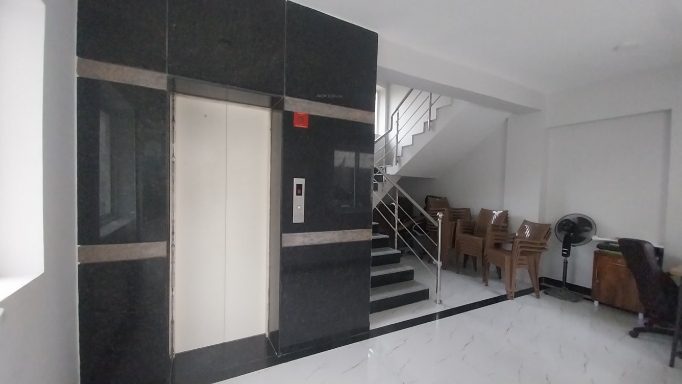  queens park Entrance Lobby