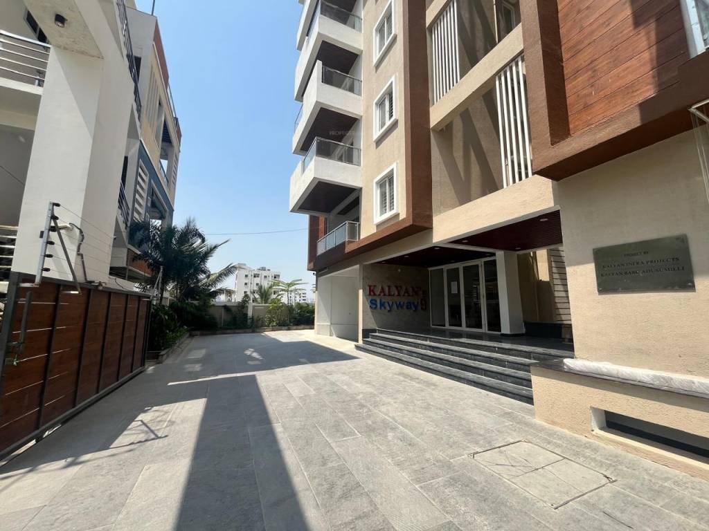  skyway 9 Paved Compound