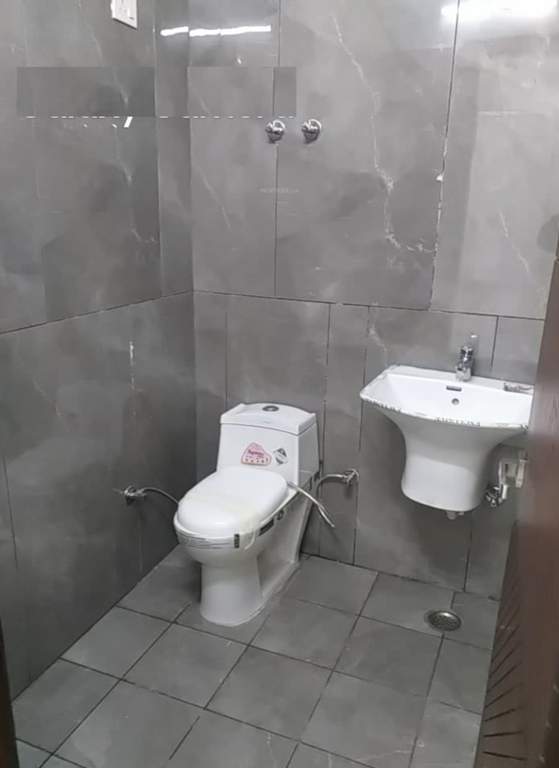  investor house infra Bathroom