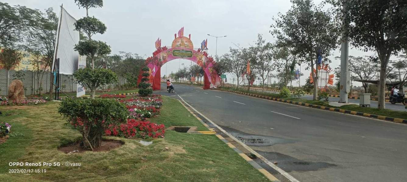  dhanalakshmi grandeur Plot