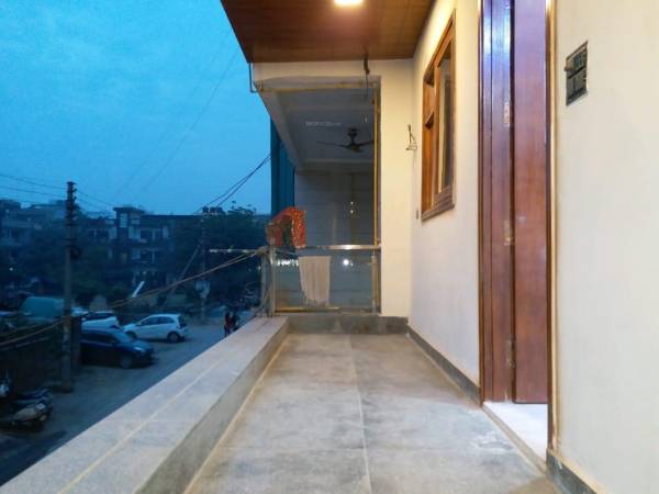  search-homes-1 Balcony