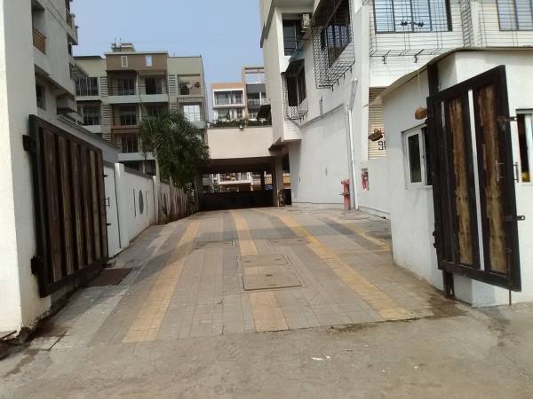  corner Entrance Lobby