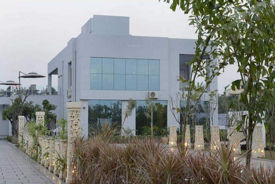  city building e Club House