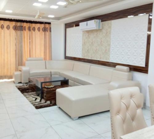  raheja-dlf-city-floors-phase-1 Living Area