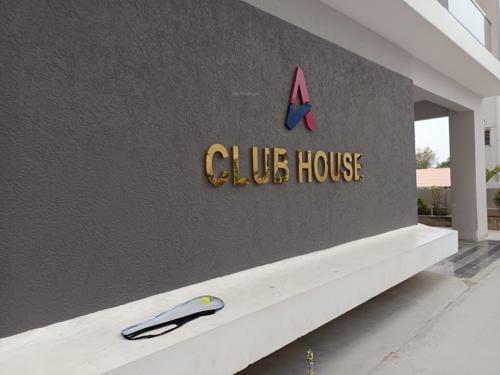  m-j-lakeview Club House