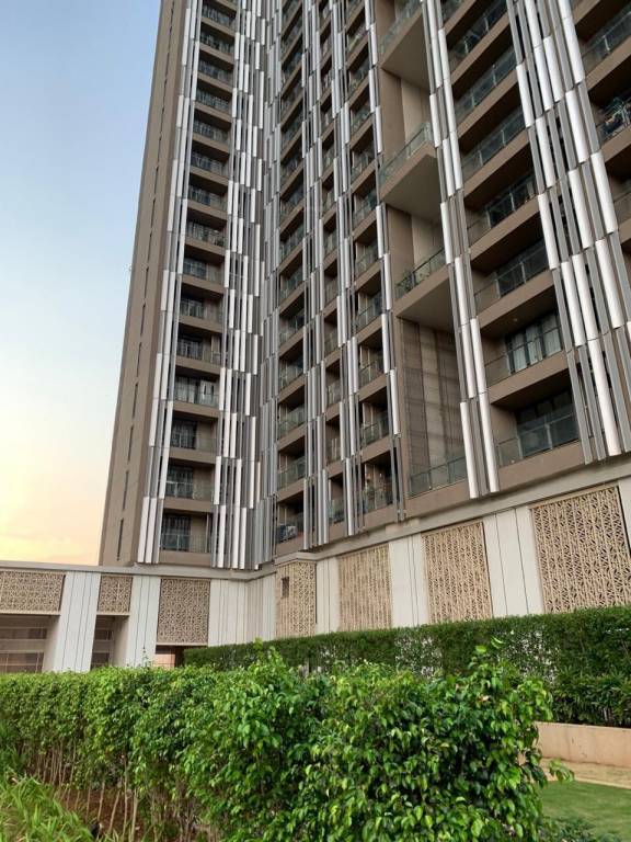 Lodha Aura