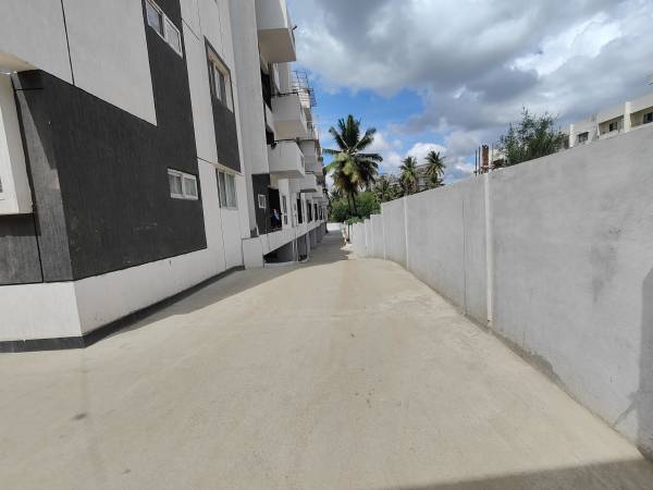  green-gardens Paved Compound