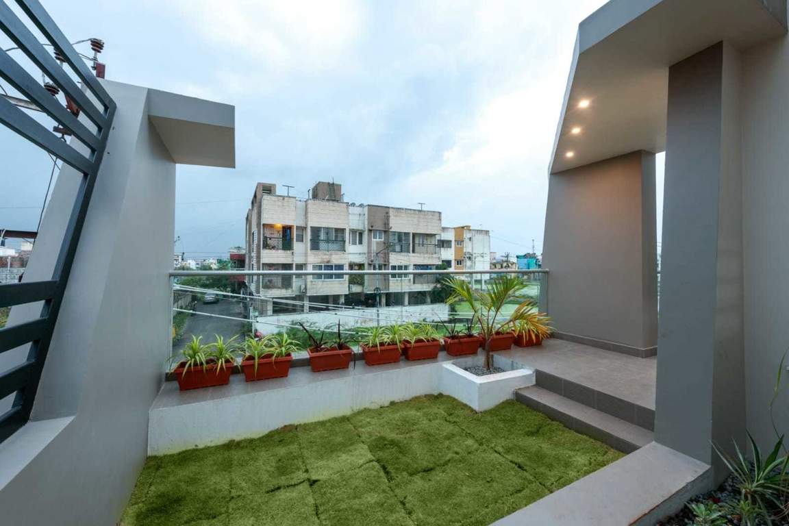  pallikaranai luxury villa Balcony