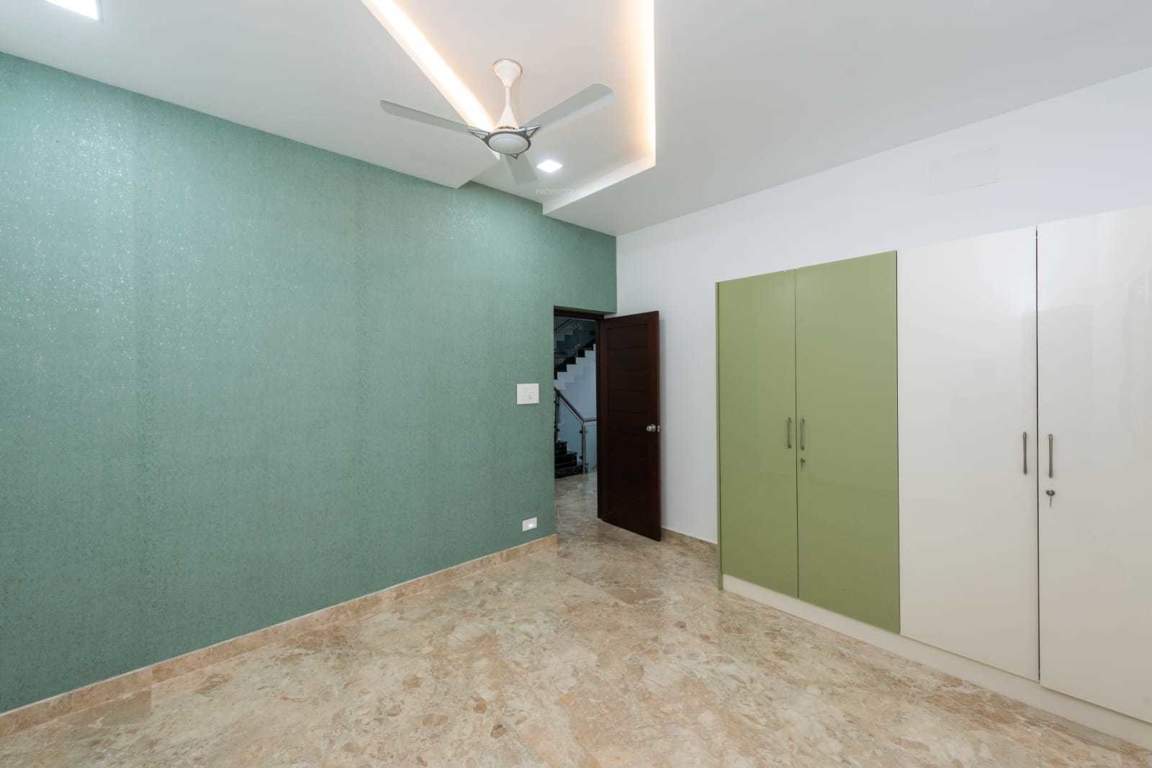  pallikaranai luxury villa Bedroom