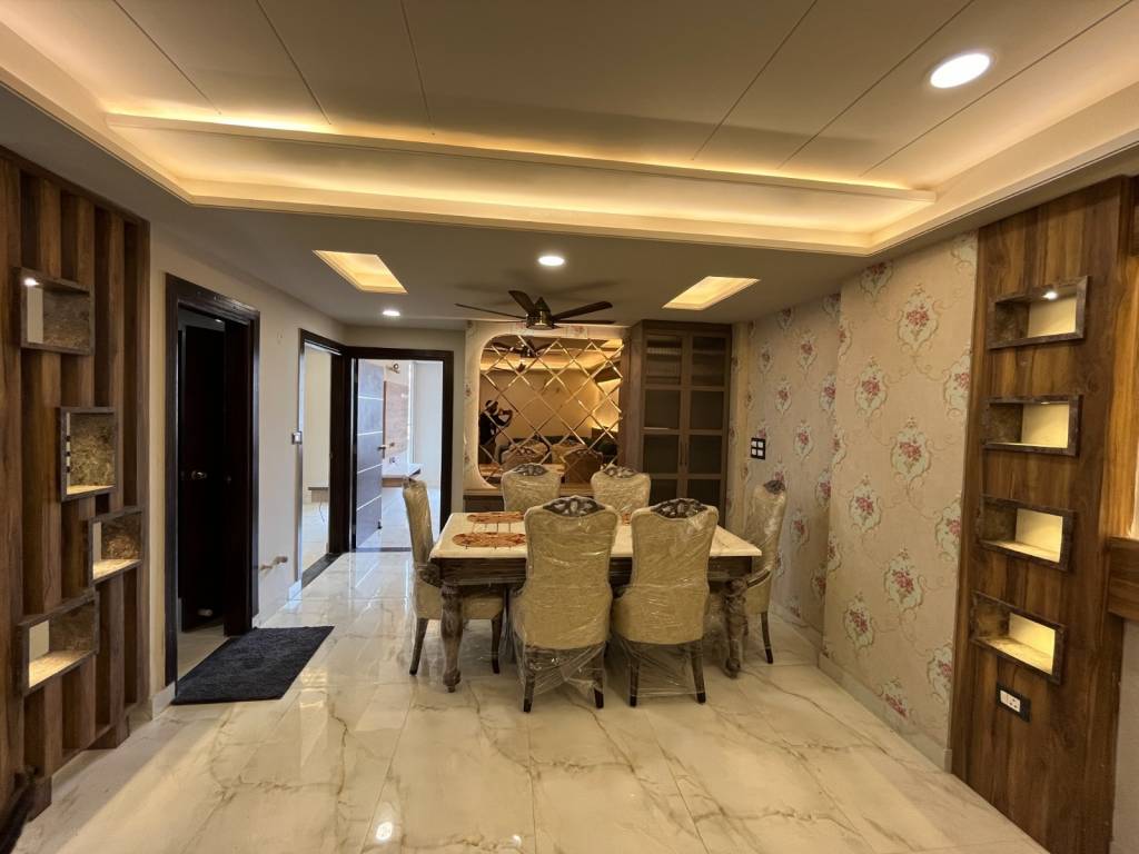  avenue prime Dining Area