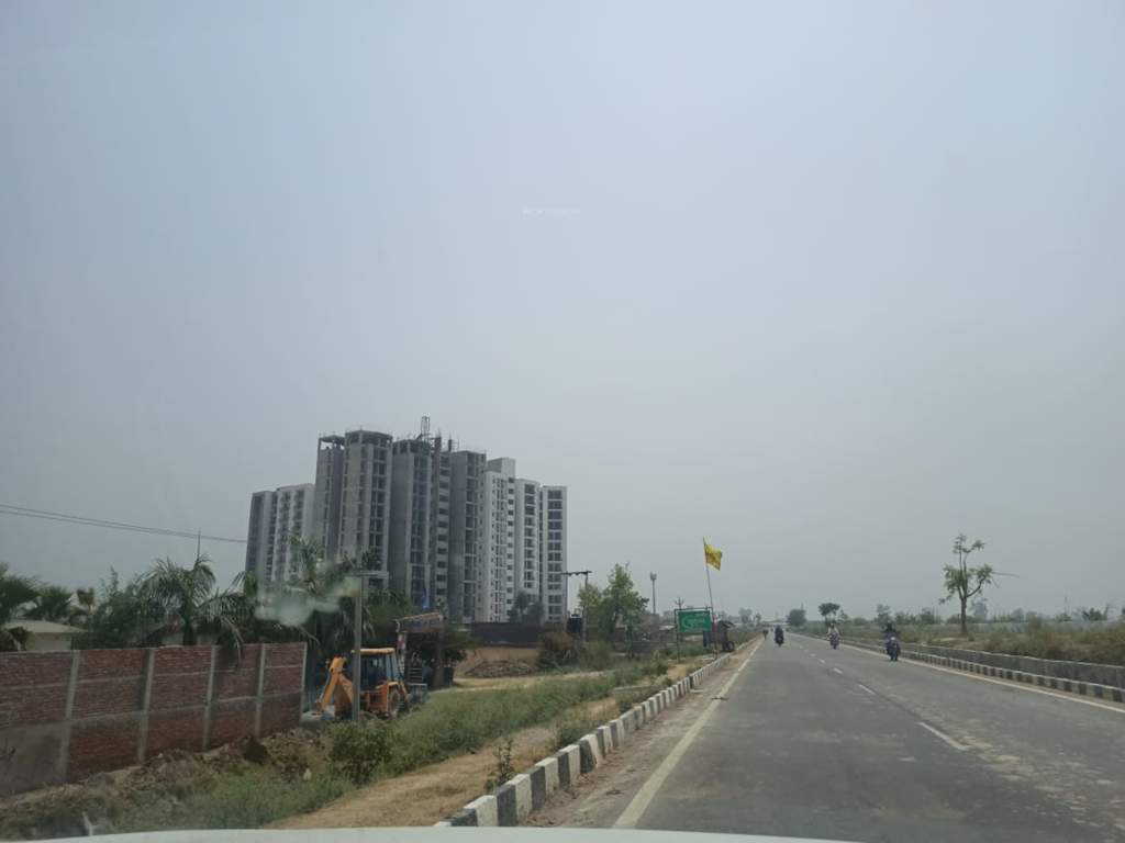  aalishaan paradise Plot