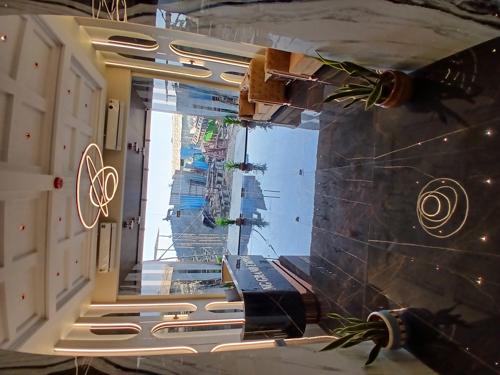  grand-empire Living Area