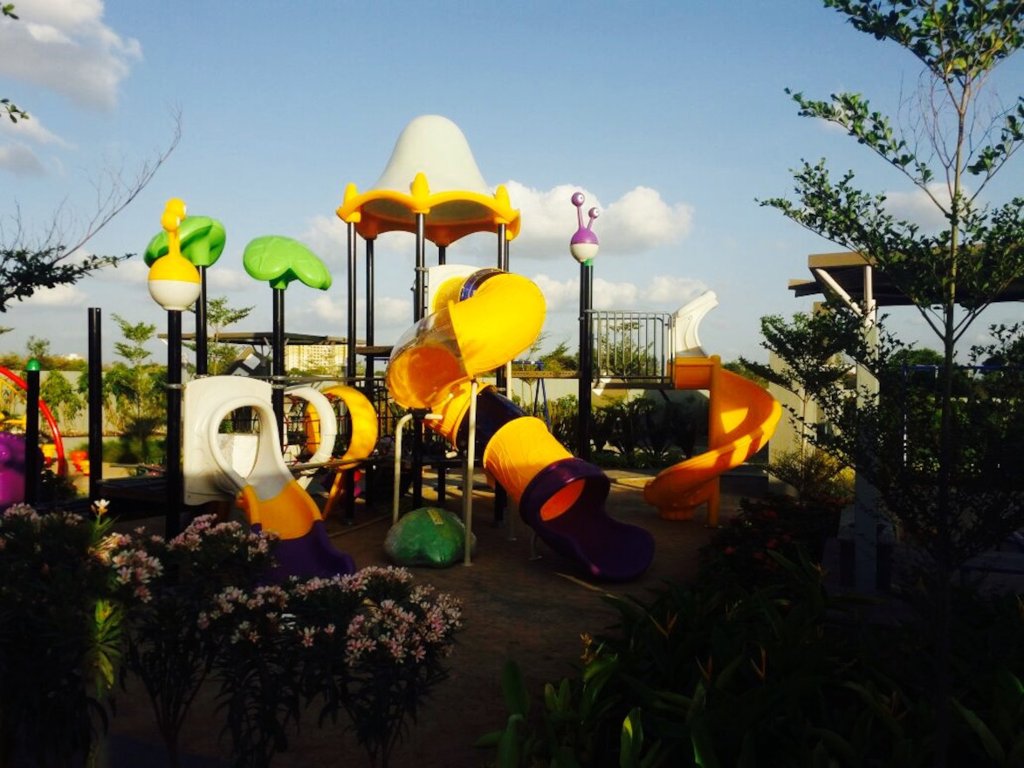  v uptown Children's play area