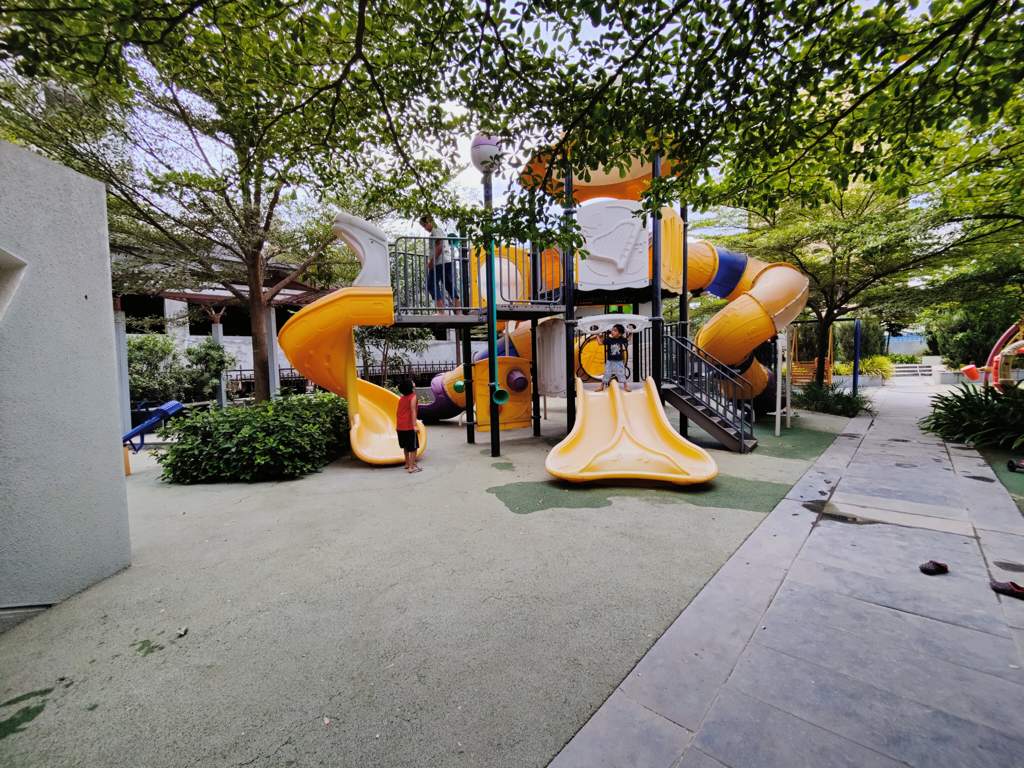  v uptown Children's play area
