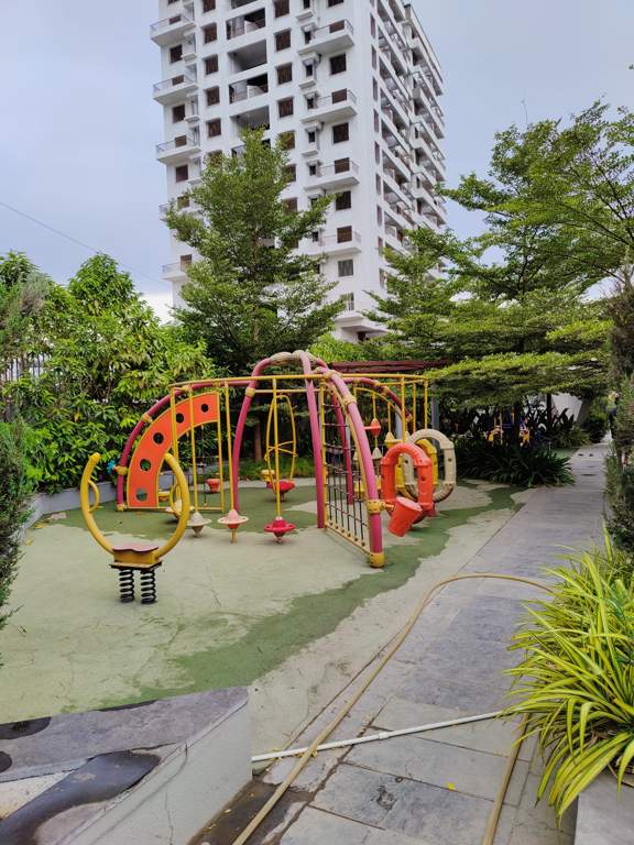  v uptown Children's play area