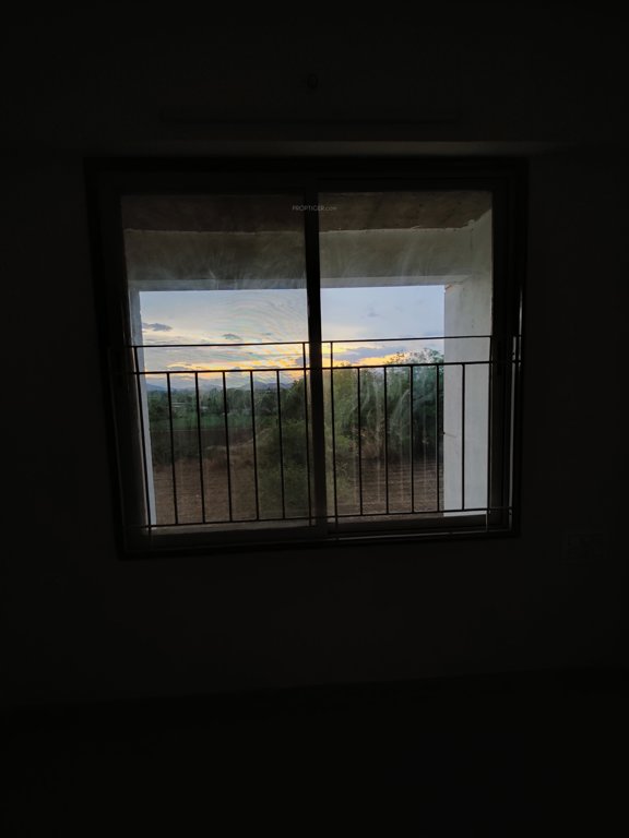  v uptown Living Area