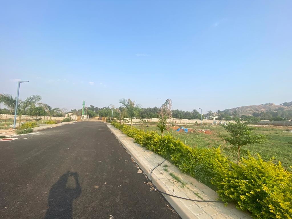  avani lakeview Plot