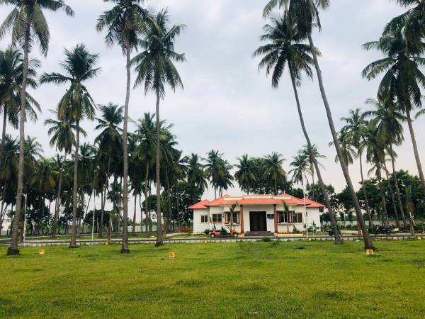  janani-kandhan-kottam Plot