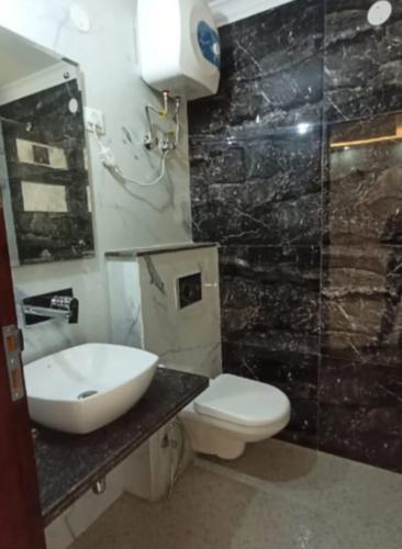  safe-home-luxury-floors-1 Bathroom