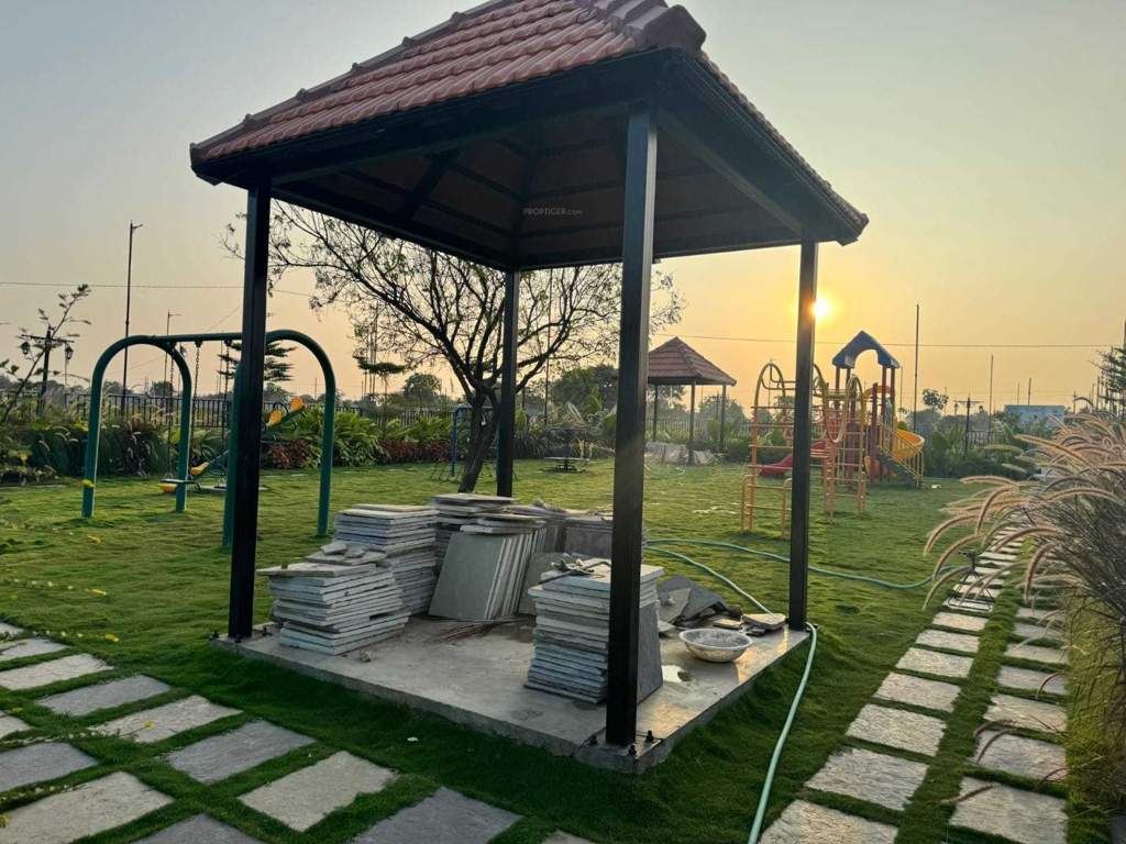  sannidhi ankura Plot