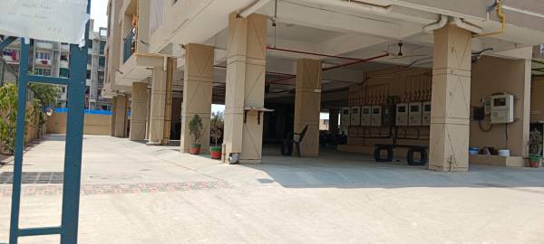  lake-view Paved Compound