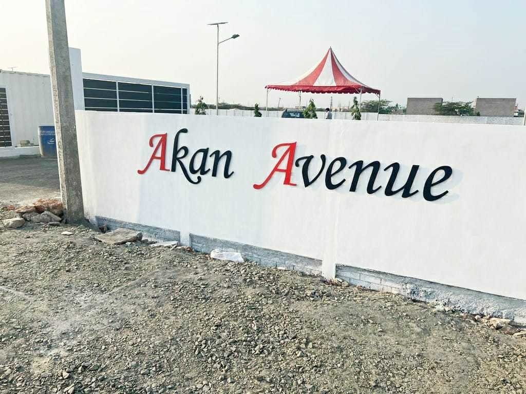  akan avenue Plot