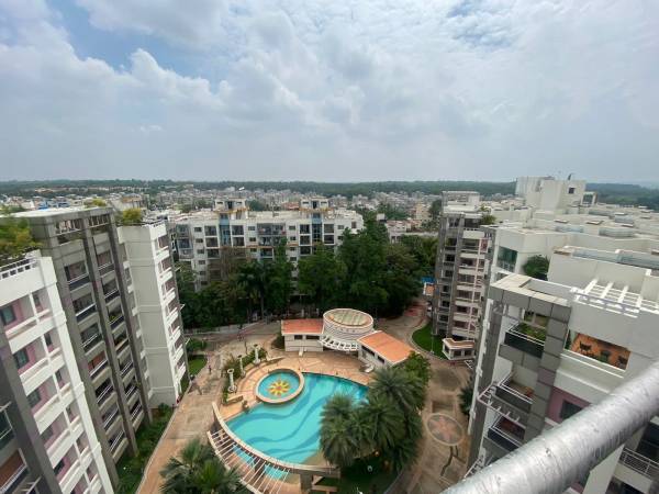  signature Swimming Pool