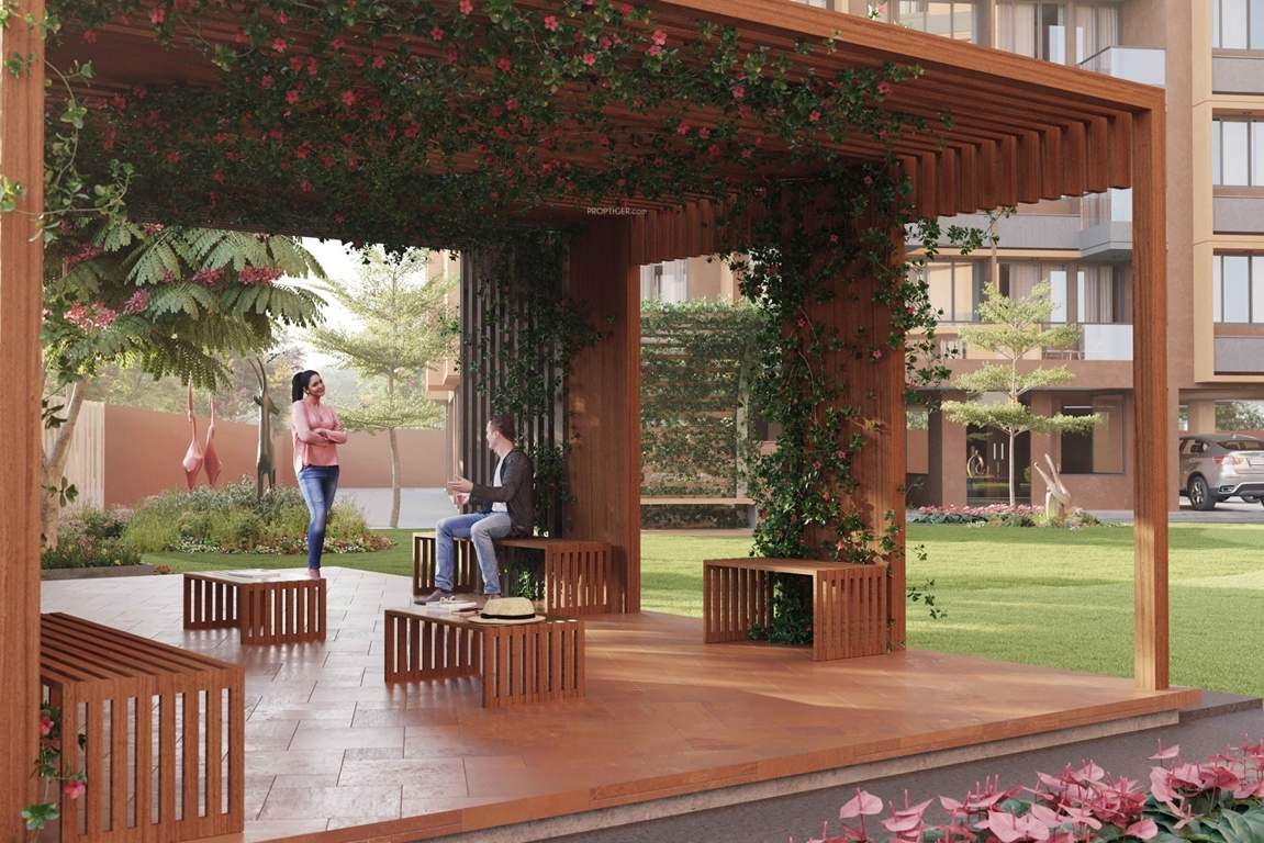  luxe Paved Compound