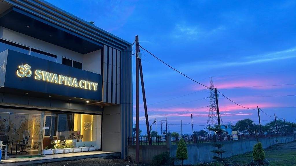  om swapn city Elevation