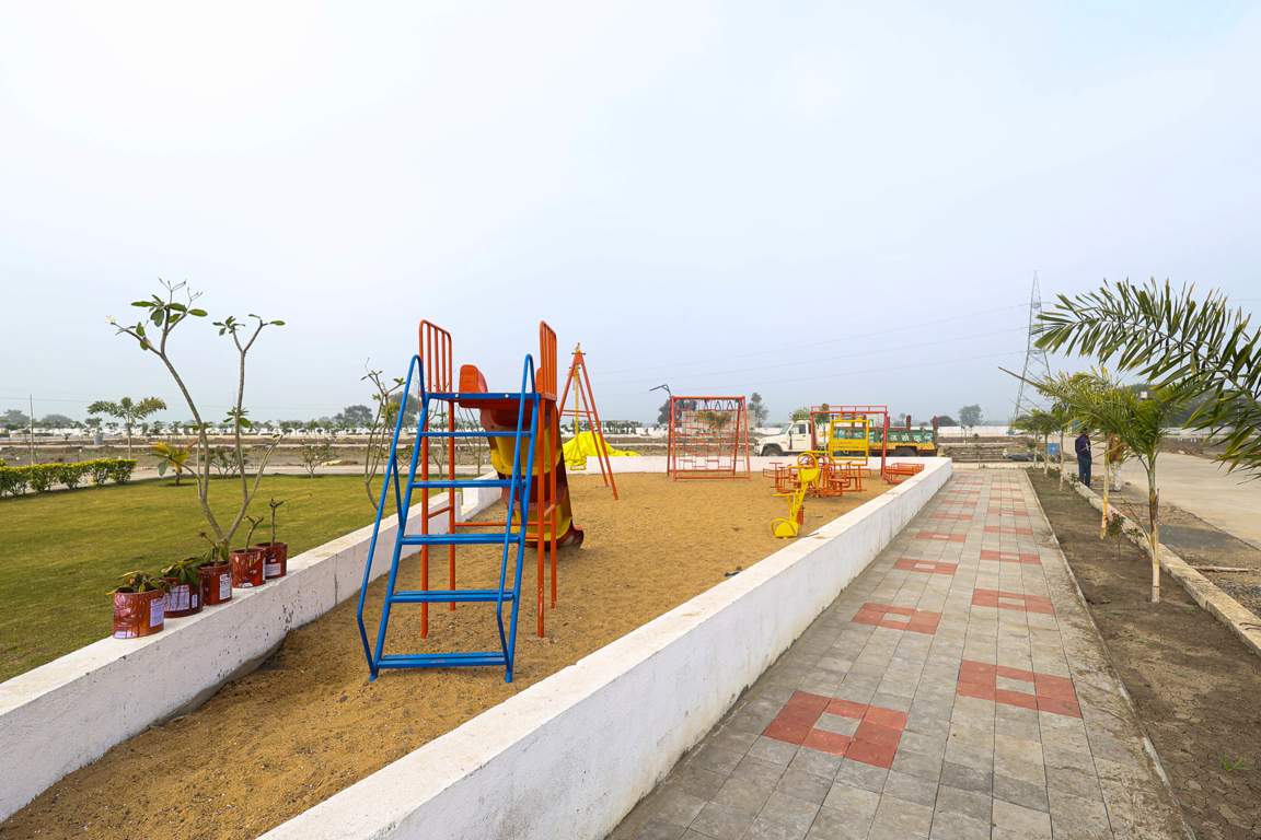  om swapn city Plot