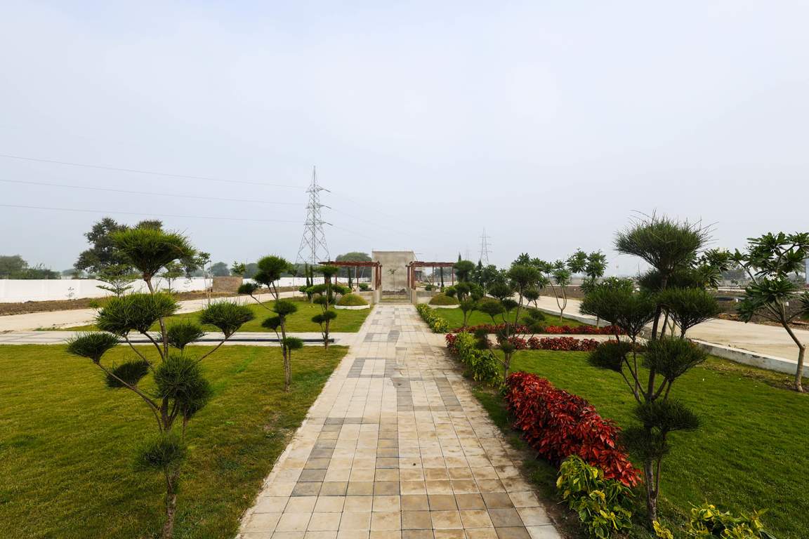  om swapn city Plot