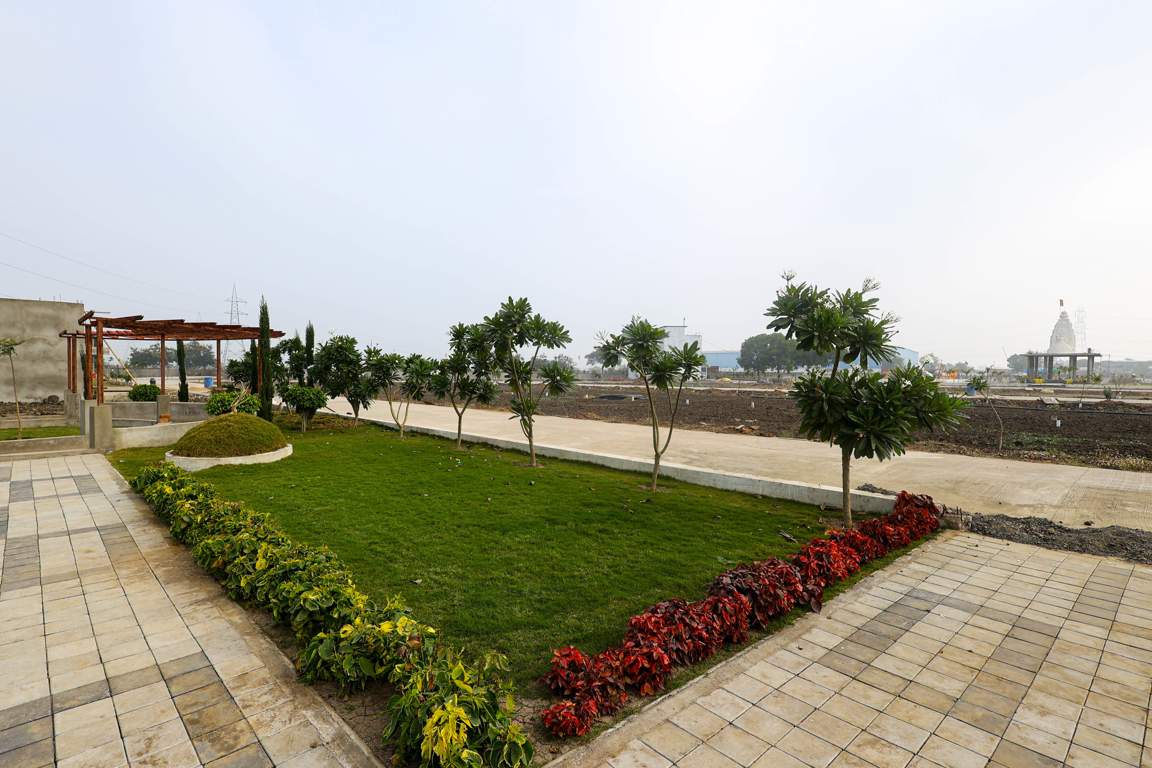  om swapn city Plot