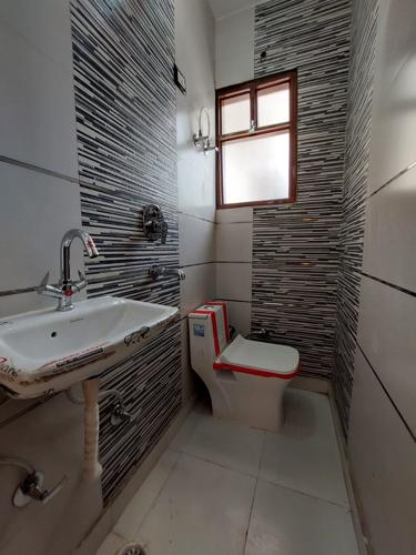  home-affordable-and-luxury-home Bathroom