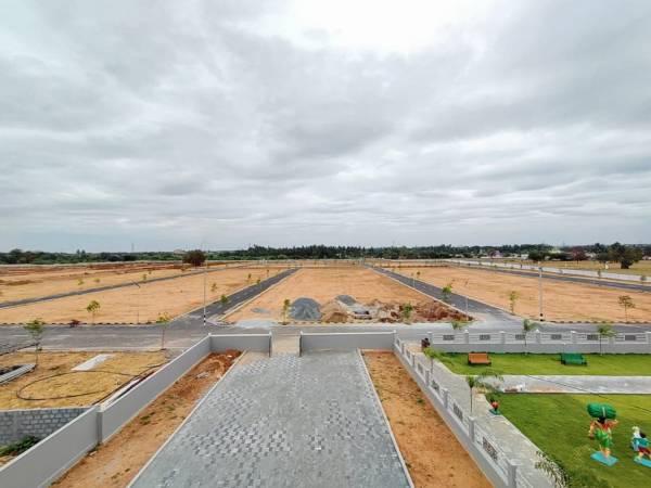 Plot royal-village Plot