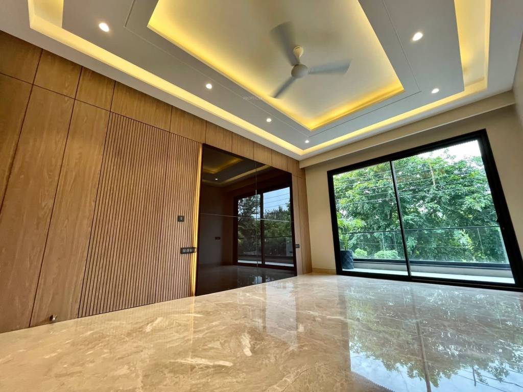  roseate 63 Living Area