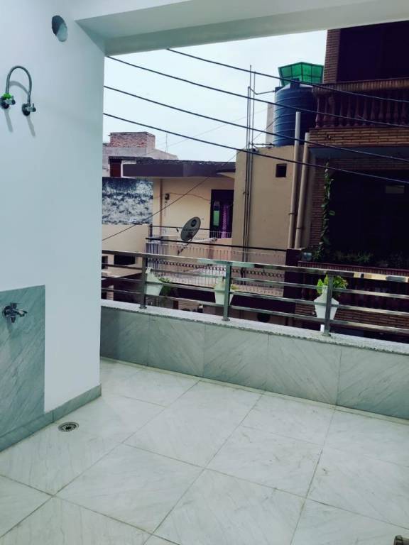  independent floor Balcony