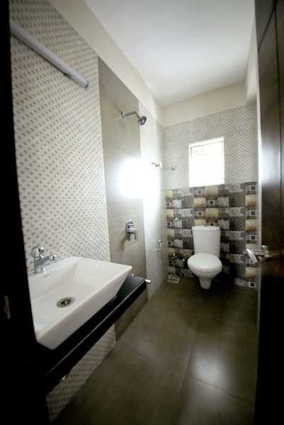  amber ellance a 2 Bathroom