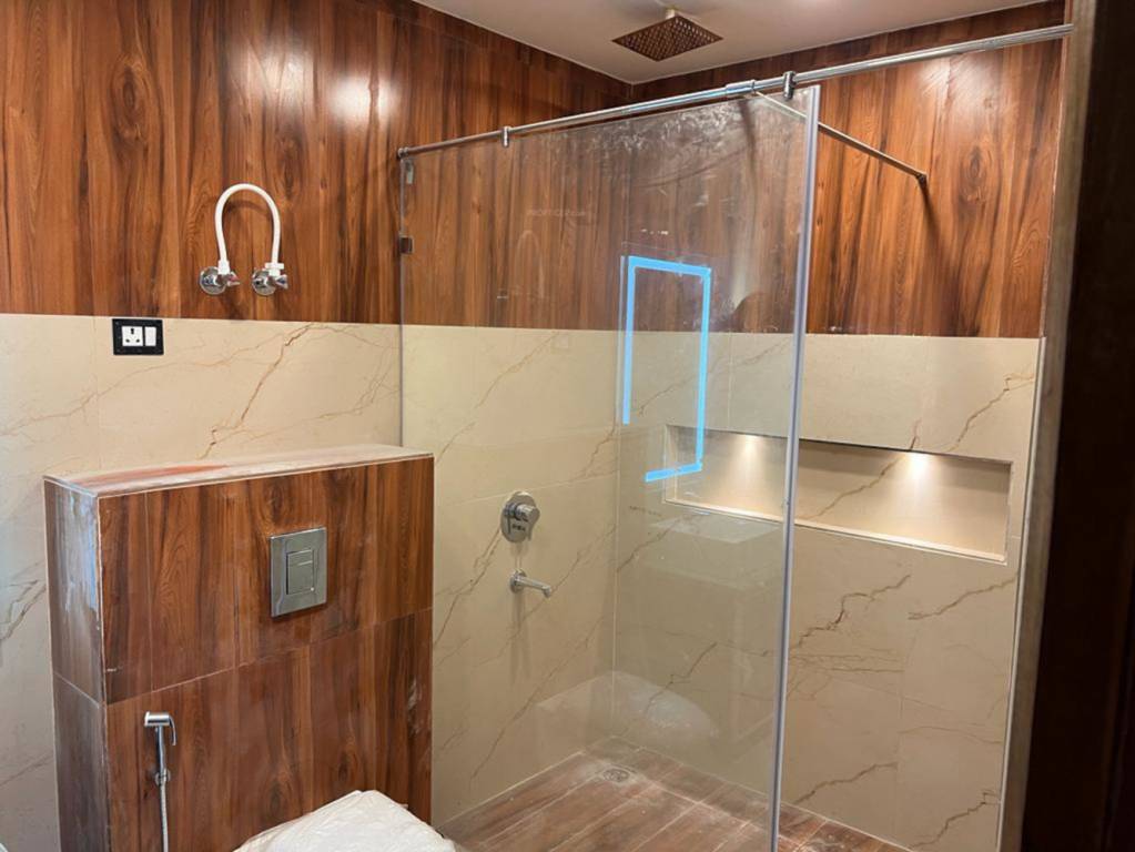 ultra luxurious floor Bathroom