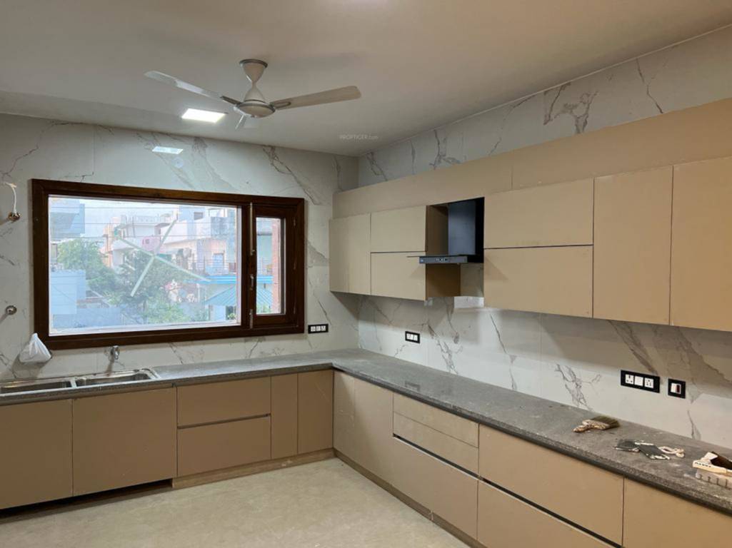 ultra luxurious floor Kitchen