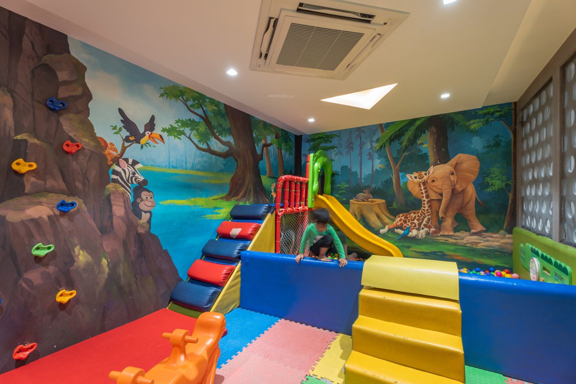  maple sky residences at navin s starwood towers Children's play area