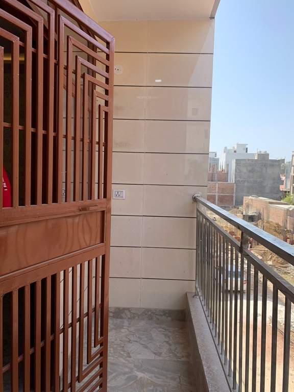  floors 1 Balcony