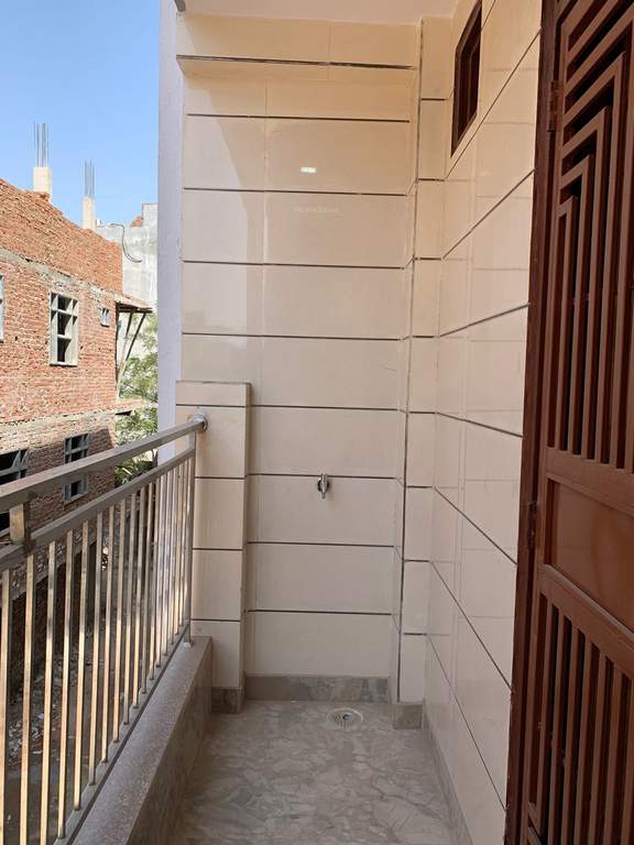  floors 1 Balcony