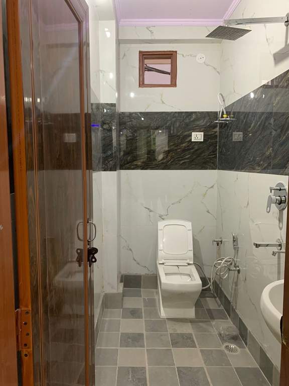  floors 1 Bathroom