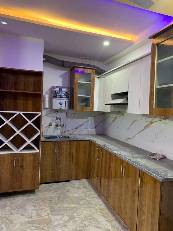  floors 1 Kitchen