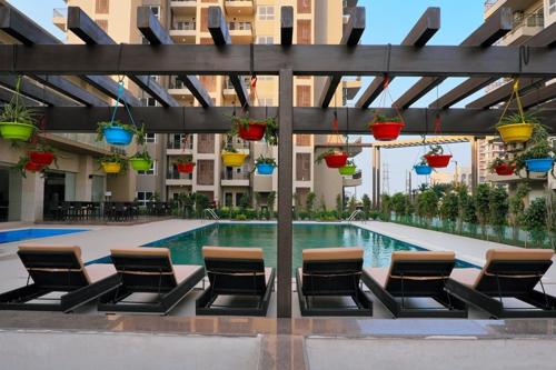  oyster-grande-tower-h Swimming Pool