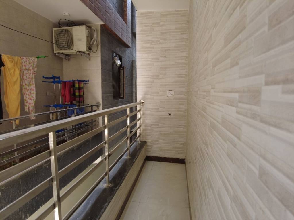  affordables and luxury homes Balcony