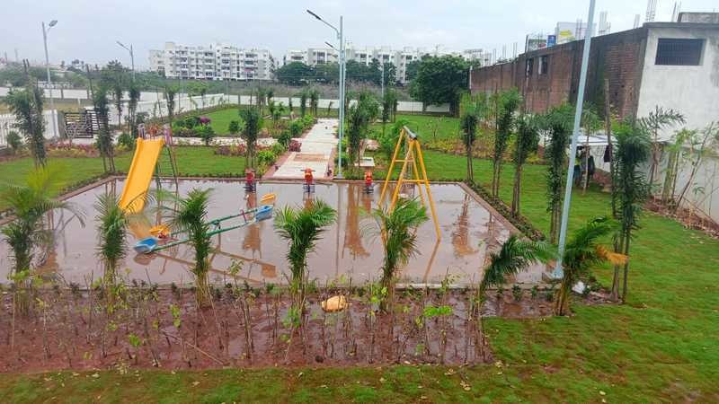  lake front Children's play area