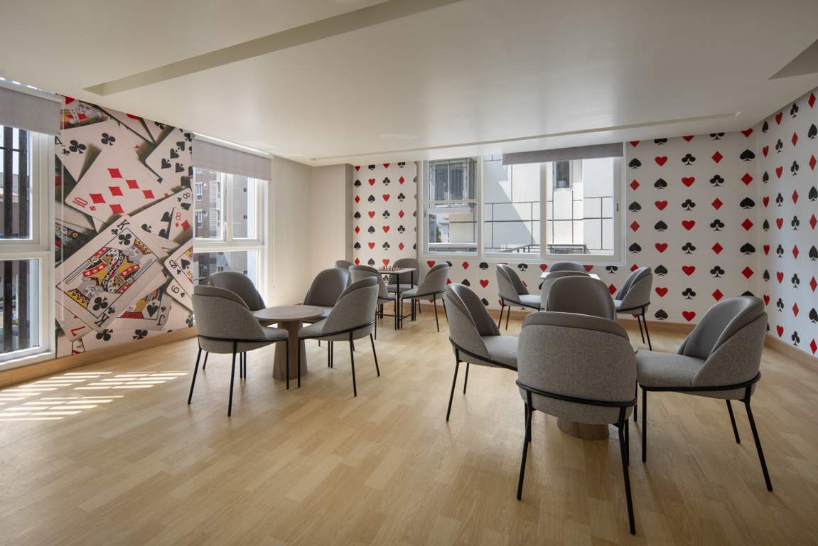  around the life Club House