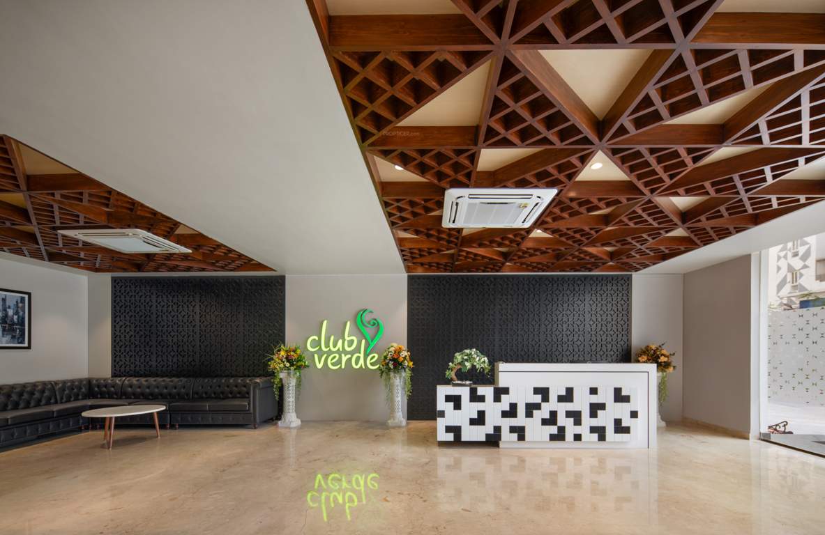  around the life Club House