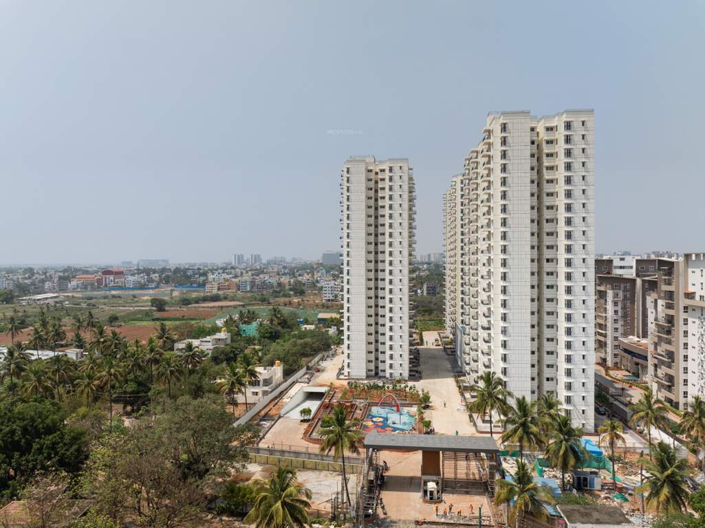  around the life Club House